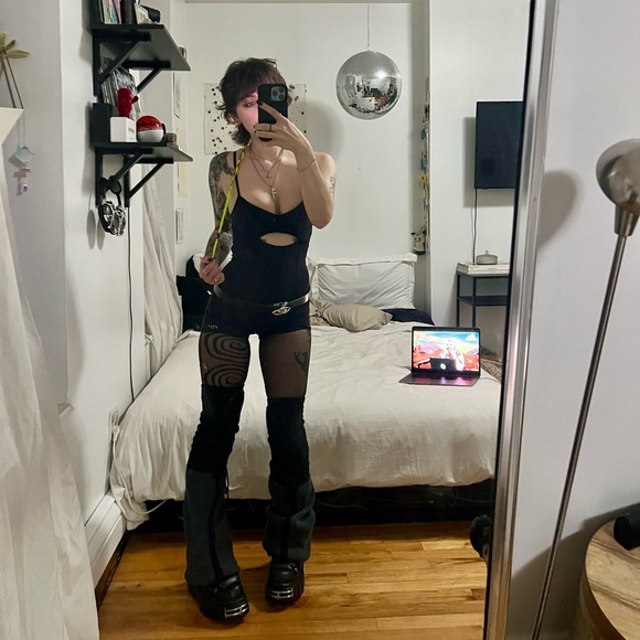 🖤 Meet your Posher 🖤 - Picture 5 of 7